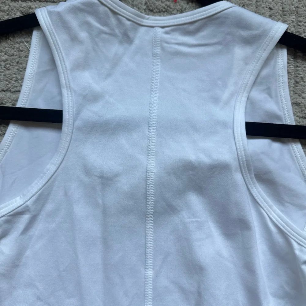 SOFIBELLA Athletic Tennis  NWT White Golf Tank SPF 50 - Picture 11 of 13